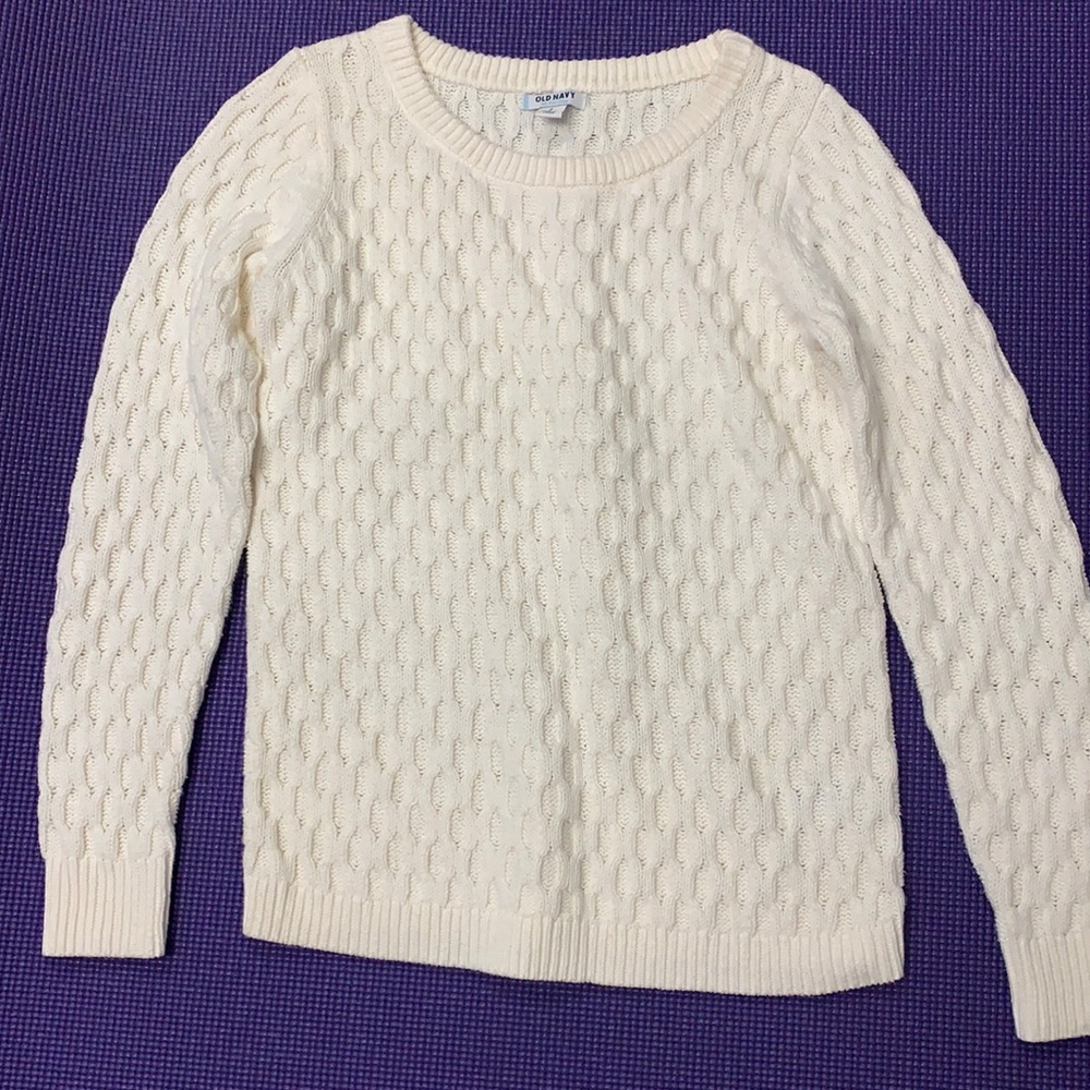 Women’s cable knit sweater